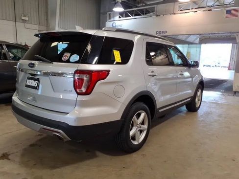 Used 2016 Ford Explorer XLT w/ Equipment Group 202A AWD/4WD image 4