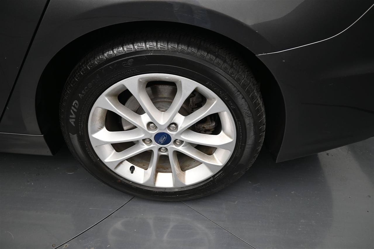 Used 2019 Ford Fusion SE FWD image 17
