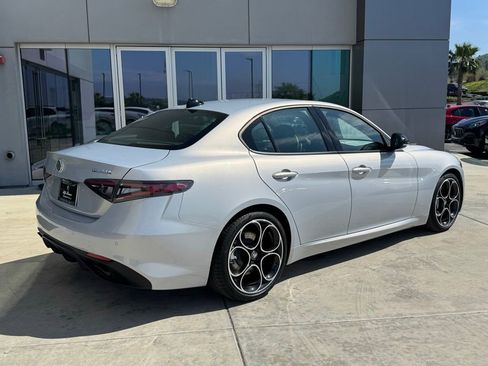 Used 2025 Alfa Romeo Giulia image 8