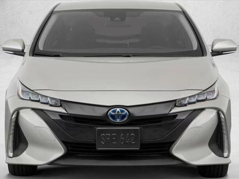 Used 2017 Toyota Prius Prime Advanced image 7