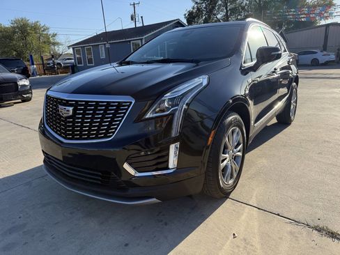 Used 2023 Cadillac XT5 Premium Luxury image 2