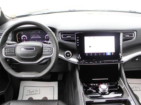 Used 2022 Jeep Wagoneer Series II AWD/4WD image 12
