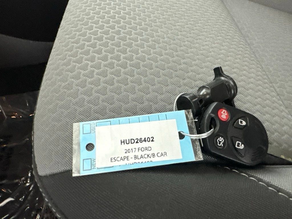 Used 2017 Ford Escape SE w/ Equipment Group 201A FWD image 31