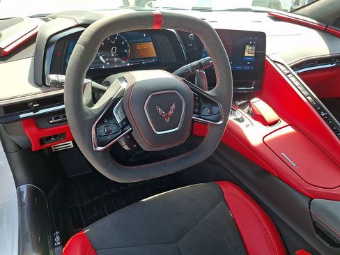 Used 2024 Chevrolet Corvette Stingray Premium Conv w/ Z51 Performance Package RWD image 2