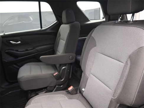 Used 2022 Chevrolet Traverse LT image 14