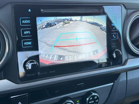 Certified 2018 Toyota Tacoma TRD Off-Road w/ Technology Package AWD/4WD image 16