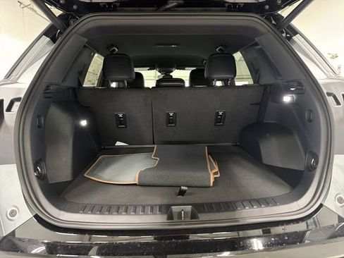 New 2026 GMC Terrain AT4 w/ LPO, Black Badging Package AWD/4WD image 15