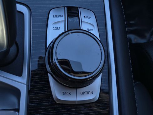 Certified 2022 BMW 750i xDrive w/ Executive Package image 19