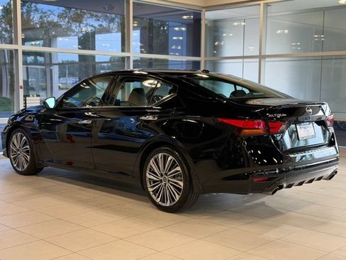 Used 2023 Nissan Altima 2.5 SL FWD image 14
