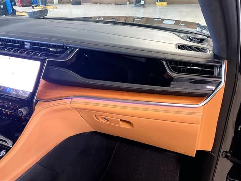 Used 2025 Jeep Grand Cherokee Summit image 17