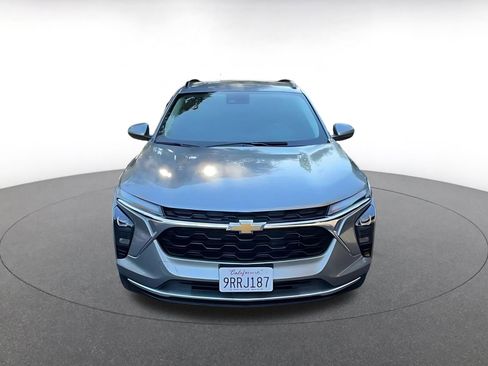 Used 2025 Chevrolet Trax LT image 4