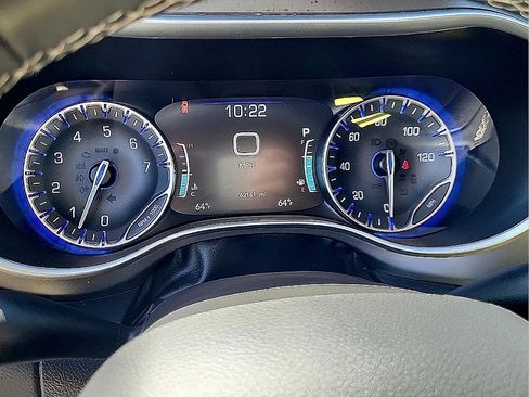 Used 2024 Chrysler Pacifica Touring-L FWD image 19