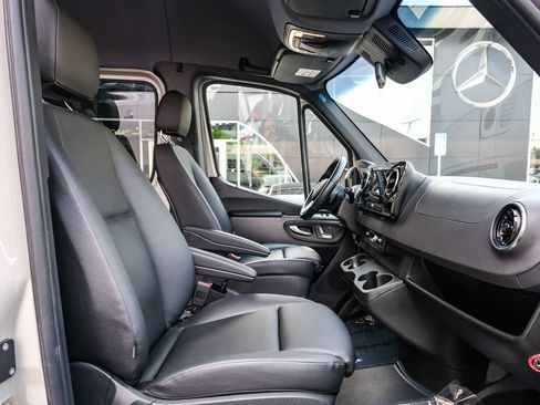 Used 2024 Mercedes-Benz Sprinter 2500 image 22