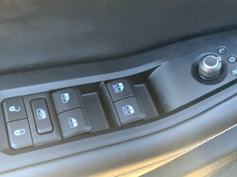 Used 2023 Jeep Grand Cherokee L Laredo image 25