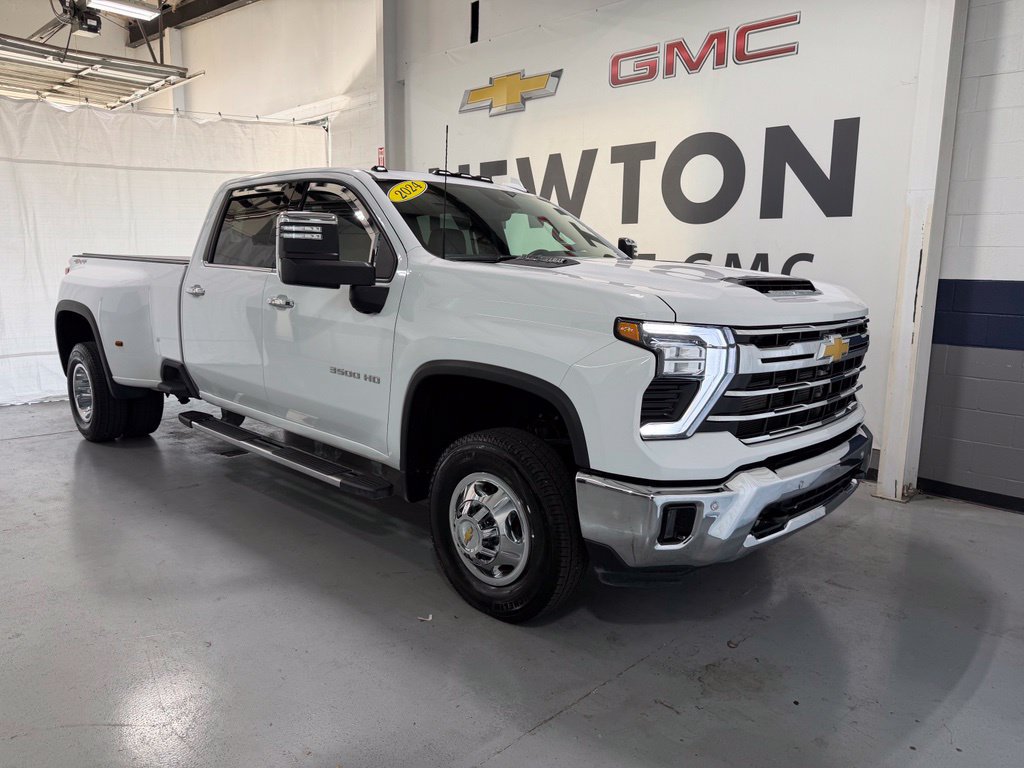 Used 2024 Chevrolet Silverado 3500 LTZ w/ LTZ Plus Package AWD/4WD image 2