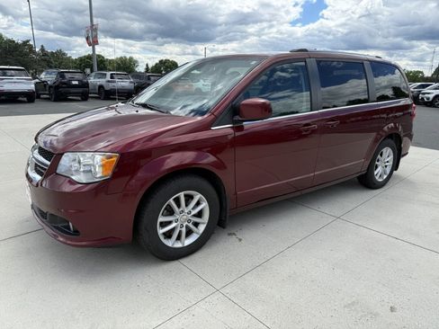 Used 2019 Dodge Grand Caravan SXT FWD image 3