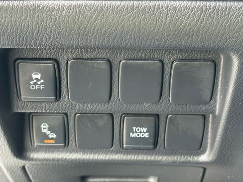 Used 2020 Nissan Pathfinder SV image 23