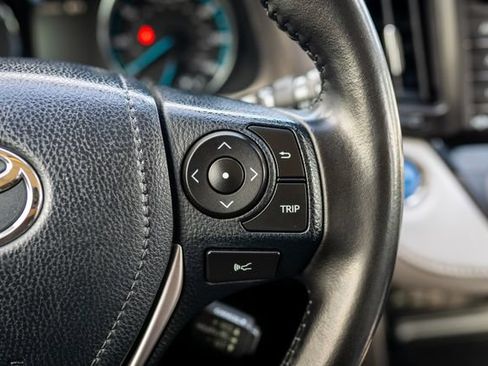 Used 2018 Toyota RAV4 XLE AWD/4WD image 34