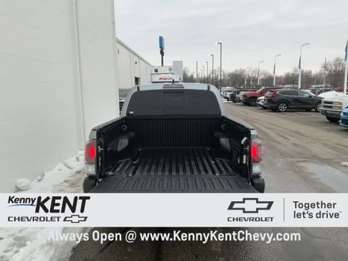 Used 2021 Toyota Tacoma TRD Off-Road image 7