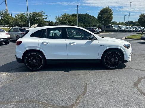 New 2026 Mercedes-Benz GLA 35 AMG 4MATIC image 9
