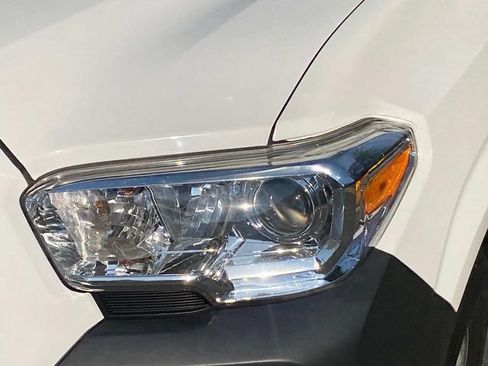 Used 2021 Toyota Tacoma SR RWD image 5