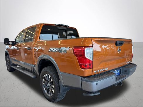 Used 2019 Nissan Titan PRO-4X w/ Pro-4x Convenience Package AWD/4WD image 10