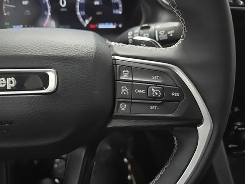 Used 2024 Jeep Grand Cherokee L Laredo image 20