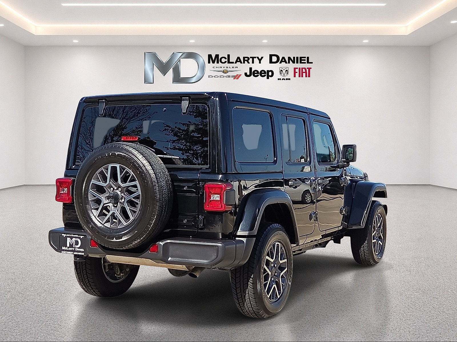 Used 2025 Jeep Wrangler Unlimited Sahara AWD/4WD image 5