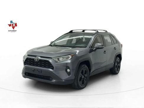 Used 2019 Toyota RAV4 XLE w/ Convenience Package image 3