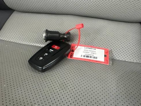 Used 2020 Toyota Camry XLE FWD image 29