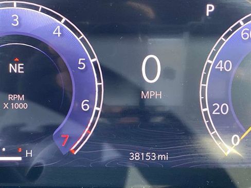 Used 2023 Jeep Grand Cherokee L Laredo image 32