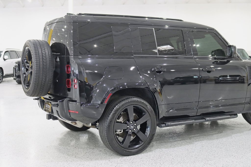 Used 2025 Land Rover Defender 110 X-Dynamic SE AWD/4WD image 11