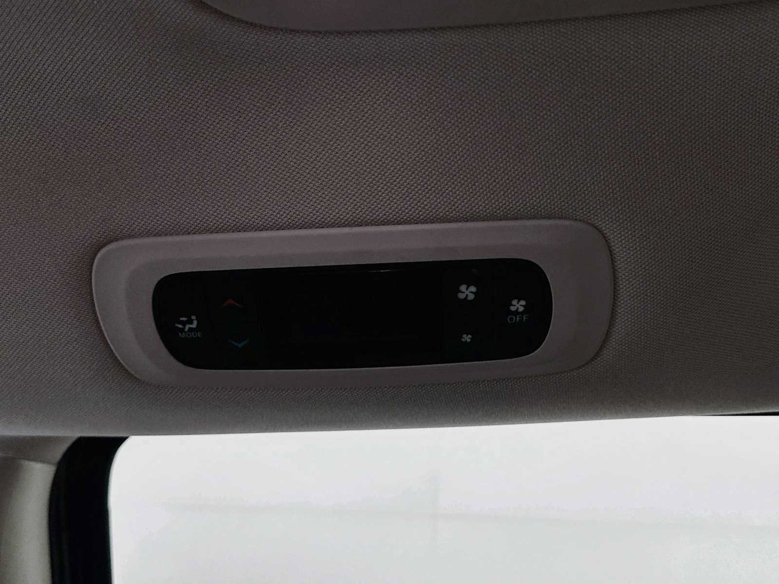 Used 2023 Chrysler Voyager LX FWD image 23