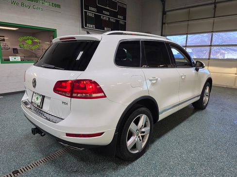 Used 2014 Volkswagen Touareg TDI image 6