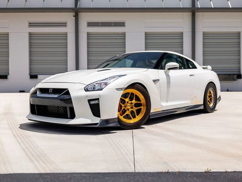 Used 2017 Nissan GT-R Premium w/ Premium Interior Package AWD/4WD image 60