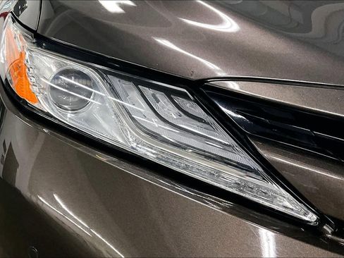 Used 2018 Toyota Camry XLE image 27