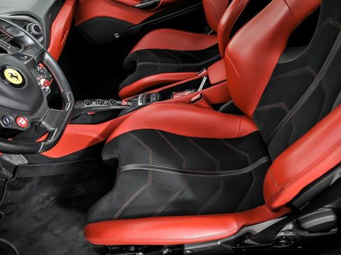 Used 2018 Ferrari 488 Spider image 27