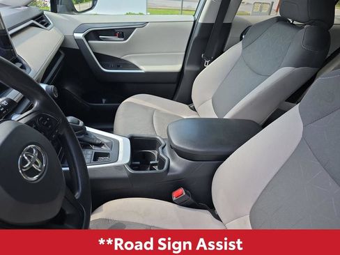 Used 2025 Toyota RAV4 XLE AWD/4WD image 14
