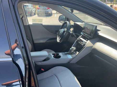 Used 2023 Toyota Venza LE image 34