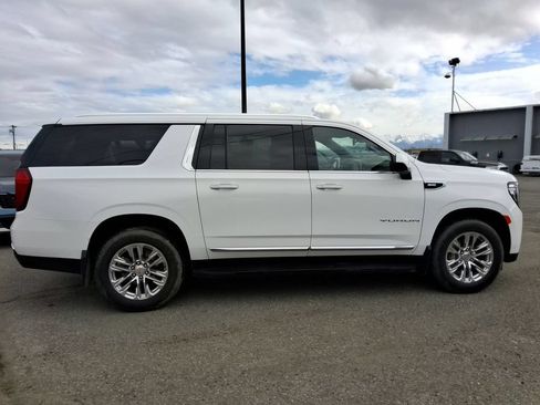 Used 2023 GMC Yukon XL SLT AWD/4WD image 9