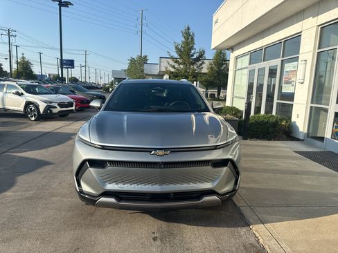 Used 2024 Chevrolet Equinox EV LT FWD image 7