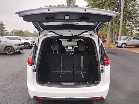 New 2026 Chrysler Pacifica Select image 12