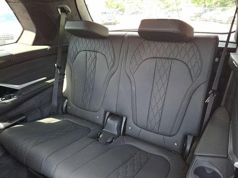 Used 2025 BMW X7 M60i AWD/4WD image 11