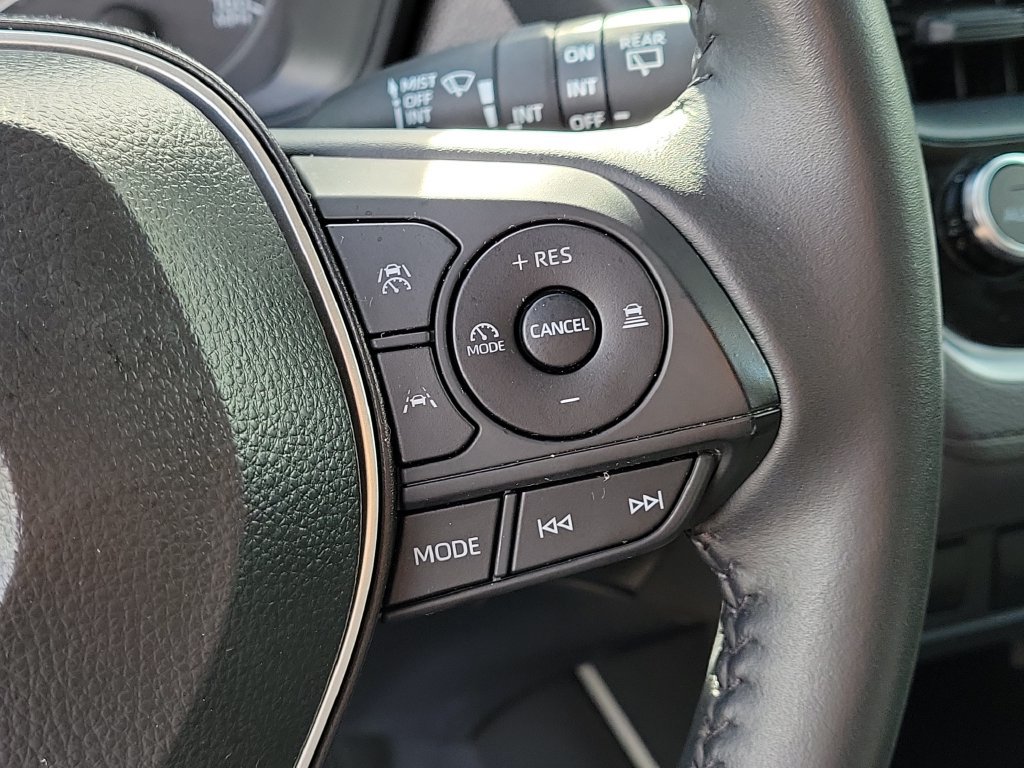 Used 2025 Toyota Corolla Cross LE w/ Moonroof Package FWD image 29