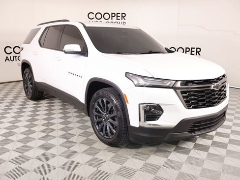 Used 2023 Chevrolet Traverse RS image 1