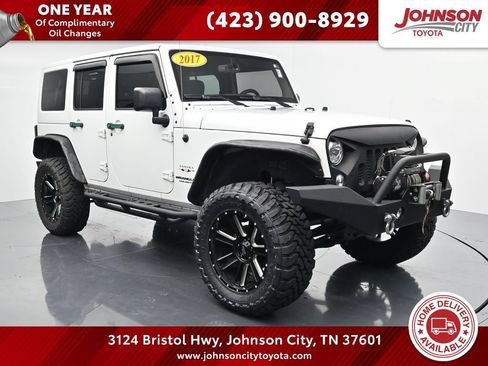 Used 2017 Jeep Wrangler Unlimited Sahara w/ Max Tow Package AWD/4WD image 1
