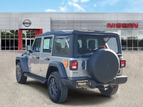 Used 2018 Jeep Wrangler Unlimited Sport image 6