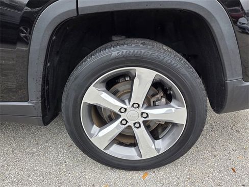 Used 2021 Jeep Grand Cherokee L Limited w/ Luxury Tech Group II image 16