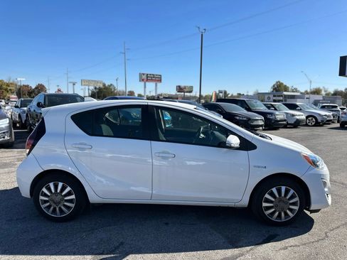Used 2016 Toyota Prius C Two image 5