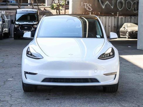 Used 2024 Tesla Model Y 2WD image 2